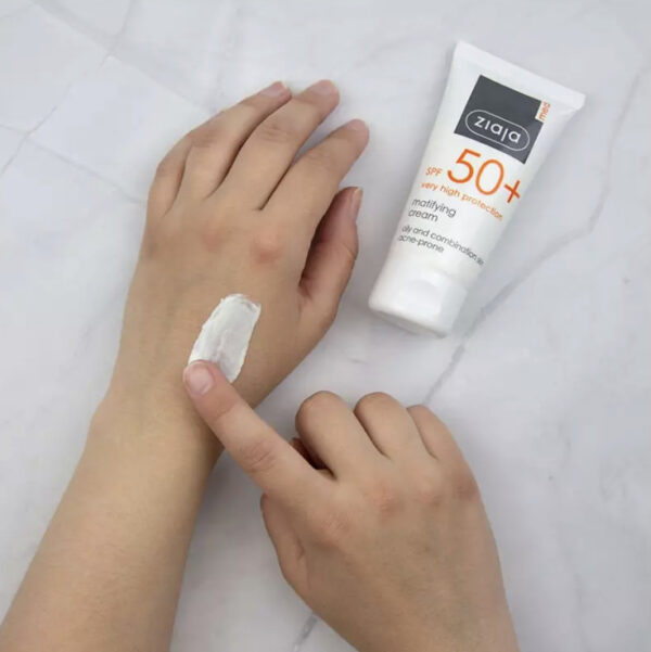 SPF 50+ Crema facial protectora 50+ matificante ziaja - Imagen 3